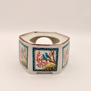 Vintage Chinoiserie Stövchen aus Keramik mit floralem Vogel Motiv Retro Wärmeuntersetzer Landhaus Farmhaus Stövchen Vintage Tee Zubehör