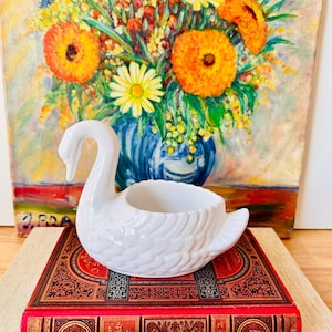 Beautiful Vintage Ceramic Swan Planter | White Farmhouse Style Swan Pot | Retro Decorative Swan Container | Swan flower holder / Vase