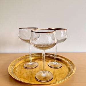 Boheemse kristallen wijnglazen Vintage rode wijnglazen met gouden rand en geslepen batt-decor Art Deco glazen in een set van 3 Antieke bardecoratie