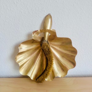 Vintage Art Nouveau Brass Dustpan & Brush in Shell Design | Art Deco Cleaning Set | Brass Cleaning Set | Antique Brush and Dustpan