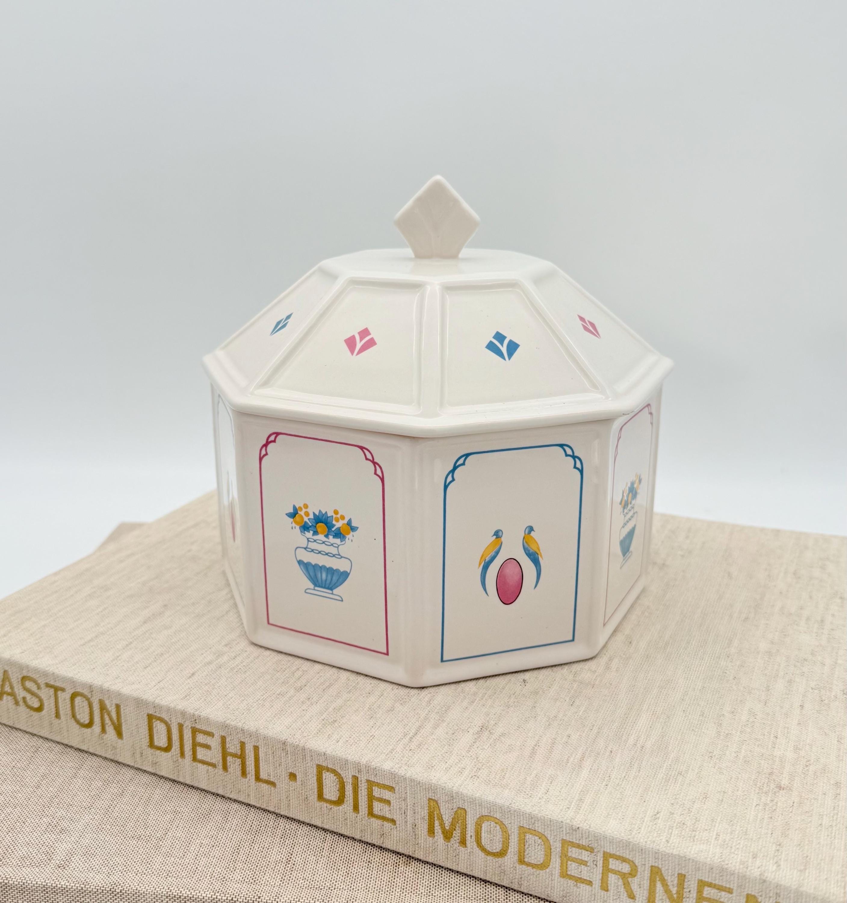 THUN, Set van 2 middelgrote kopjes van porselein, collectie