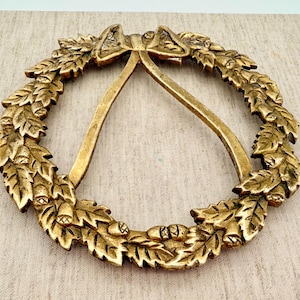 Festive Brass Trivet for Advent Wreath Vintage Trivet Christmas Garland Retro Holiday Kitchen Decor X-Mas Table Ornament