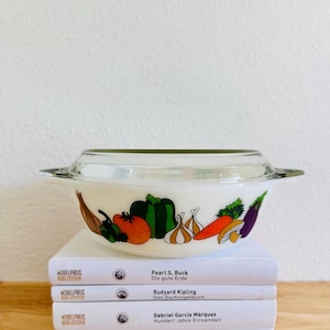 Cocotte vintage JAJ en Pyrex avec couvercle en verre – Motif végétal « Kent » | Accessoires de cuisine rétro | Plat Pyrex années 70 | Cocotte à motif végétal