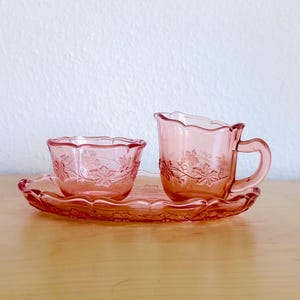 Pink Vintage Art Nouveau Creamer and Sugar Bowl with Tray | Retro Set from the 1930s | Romantic Decorative Dishware | Pink Gassware Set