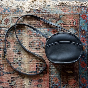 Vintage Coach Canteen Crossbody Bag | vintage black leather Coach crossbody bag | vintage 90s Coach canteen crossbody bag | 90s coach bag