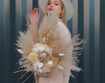 Wedding boho dried flowers bouquet for bohemian bride in natural white colors preserved flowers luxury large bridal bridal arrangements