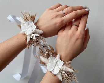Boho bridesmaids dried flowers wrist corsage in natural white and beige colors for luxury rustic boho wedding