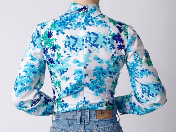 70’s Vintage White Tailored Blouse with Blue and … - image 3