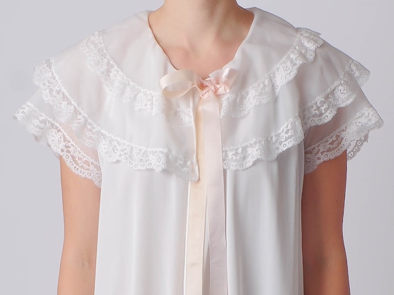 White Peignoir With Ruffled Lace Collar and Pink B