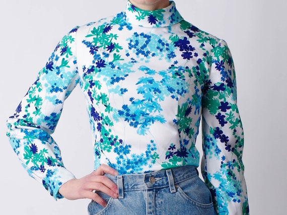 70’s Vintage White Tailored Blouse with Blue and … - image 1