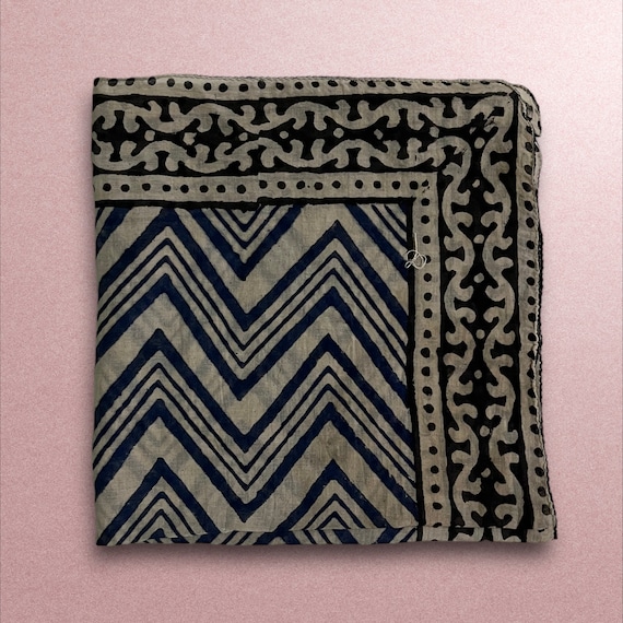 Bandana, foulard, fazzoletto da collo, cravatta, mascherina, hijab