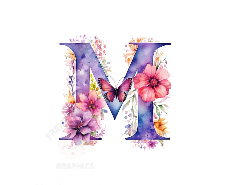 Pu&ograve; includere: Illustrazione ad acquerello della lettera M decorata con fiori viola, rosa e gialli e una farfalla viola.