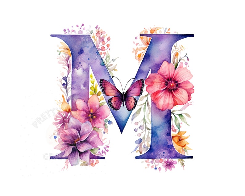 Pu&ograve; includere: Illustrazione ad acquerello della lettera M decorata con fiori viola, rosa e gialli e una farfalla. La lettera &egrave; dipinta in tonalit&agrave; di viola e blu.