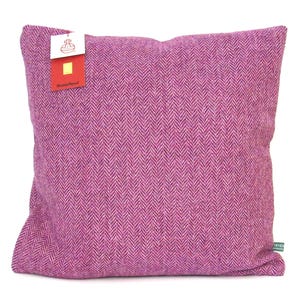 Kussen Harris Tweed in framboosroze visgraatpatroon - handgemaakt op bestelling