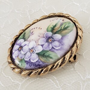 Vintage Hand Painted Floral Signed Oval Ceramic Antique Gold Tone Brooch
