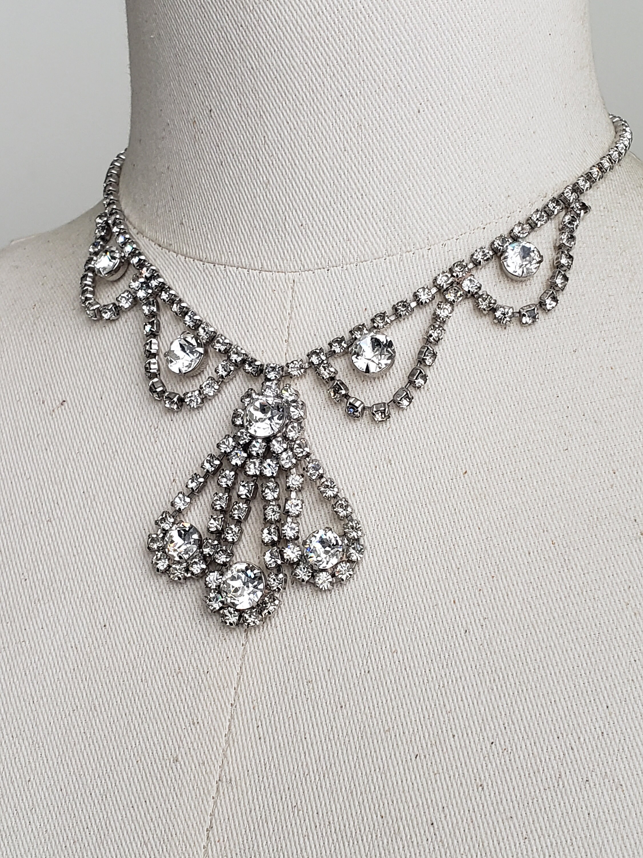 ☆【VINTAGE HOLLYWOOD】☆Texture Star String Necklac.e☆ Single Star Necklace with White Pavé Diamonds | Gabriela