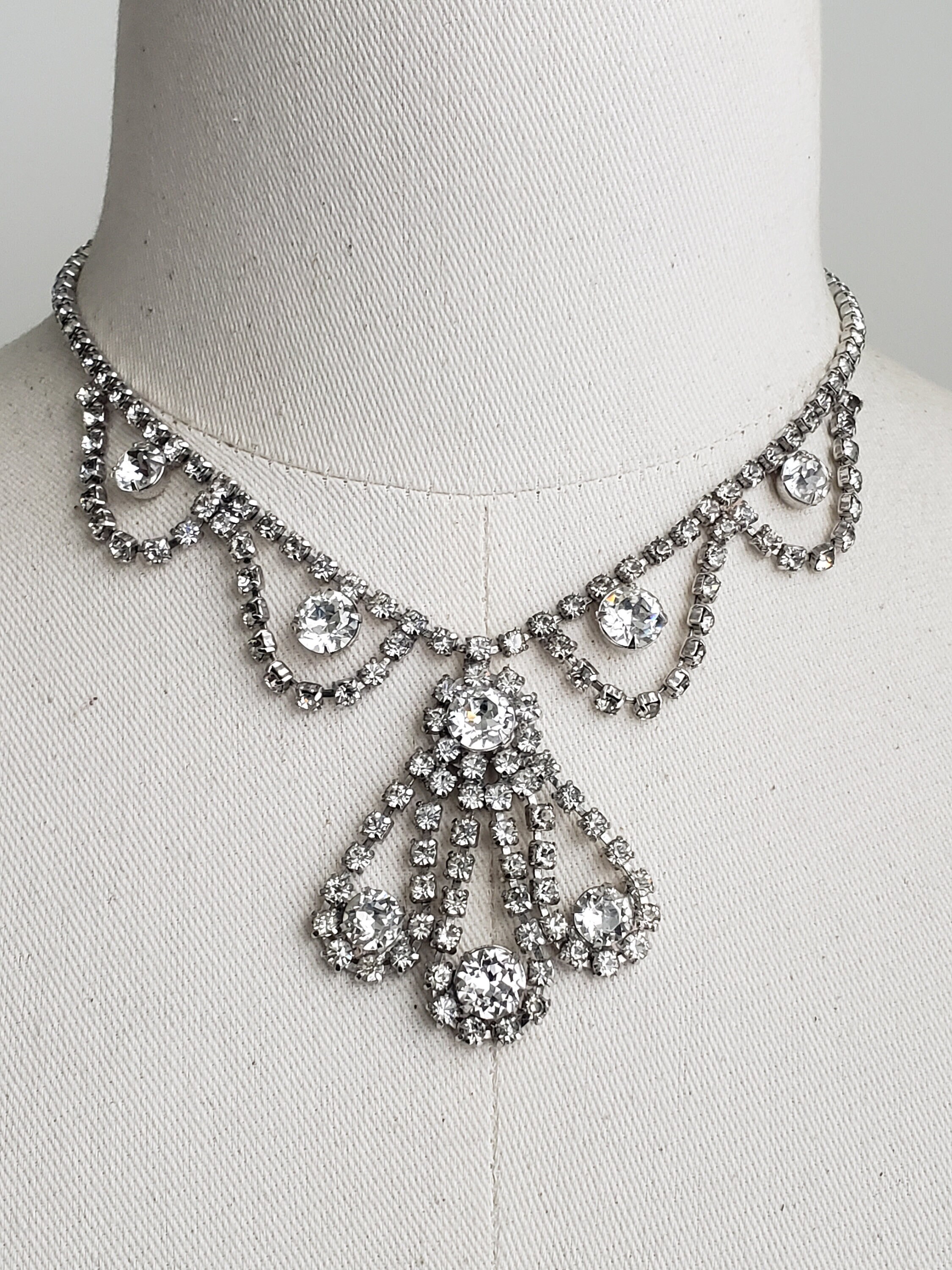 ★VINTAGE HOLLYWOOD★ [Exclusive]White Blossom Ribbon Neckla RGN943_GN12463_Bust.jpg?sw=