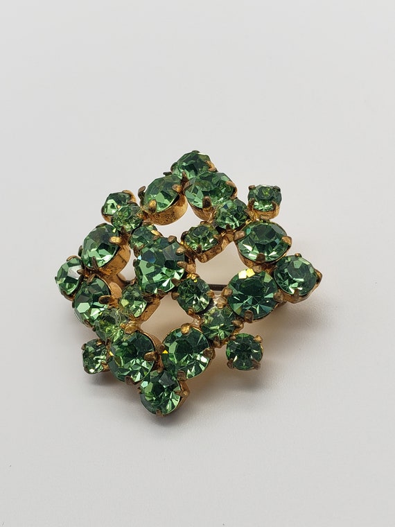 Vintage AUSTRIA Sparkling Green Crystal Brooch, G… - image 2