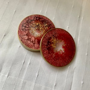 Rot-Gold-Glam-Style-Untersetzer-Set | handgefertigtes rot-goldenes Untersetzer-Set | Zauberhafte Wohnaccessoires | funktionelle Kunst | 4 teiliges rotes Untersetzer-Set
