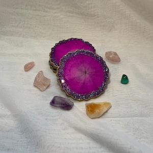 Geode agate inspired coasters | resin geode coasters | geode home decor | purple coaster set | glam purple coaster | geode home decor