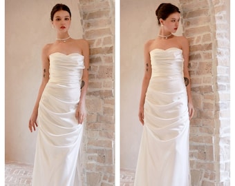 Strapless satin trumpet wedding dress with folding details| Satin trumpet strapless bridal dress| White strapless gown