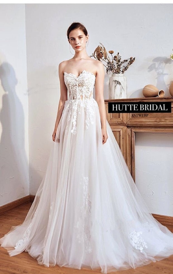 Strapless Lace A-line Wedding Dress A-line Wedding Dress Tulle Skirt  Strapless Lace Bridal Gown Airy Lace Wedding Dress -  Canada