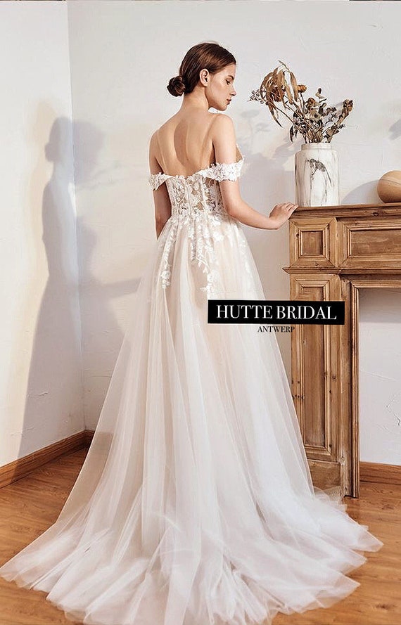 Off Shoulder Gorgeous White Wedding Dresses A-line Lace Applique Bridal  Gowns