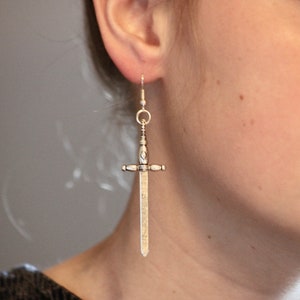 Pendientes colgantes de espada, pendientes de espada de acero inoxidable plateado, gótico, fantasía medieval, vikingo, brujería, cosplay, alternativo, Halloween