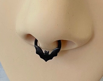 Black Bat Septum Ring – 316L Surgical Steel Clicker Piercing, Gothic Halloween Body Jewelry