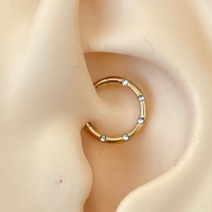 16G ゴールド Daith ジュエリー イヤリング | 8 mm CZ ミニマリスト Daith ジュエリー クリッカー |可憐な Daith フープピアス |かわいい耳珠軟骨 Daith クリッカー
