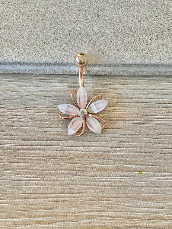 316L Surgical Steel Rose Gold Plated Mother of Pearl Crescent Moon Belly Ring 316L Surgical Steel Rose Gold Plated Mother of Pearl Crescent Moon Belly Ring