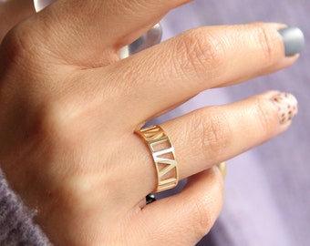 Gold Wedding Band, Roman Numerals Ring, Date Ring, Anniversary Ring, Wedding Ring, Mom Ring, Family Ring, Roman Numerals Band Ring