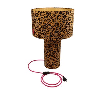 Unikalna lampa stołowa w kształcie lamparta
