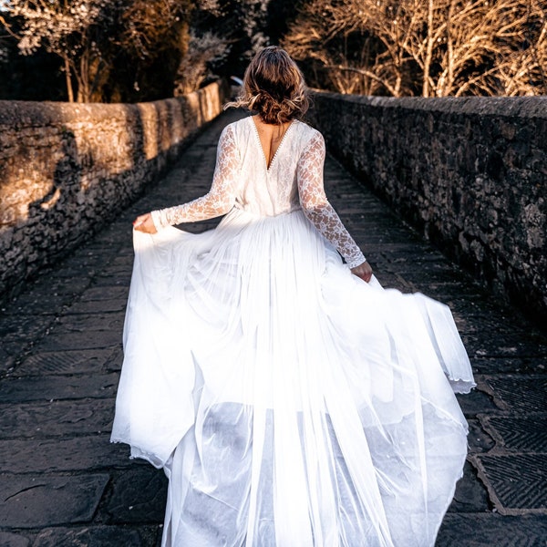 Maxikleid aus Spitze mit V-Ausschnitt und langem Ärmel /Bescheidenes weißes langes Brautkleid mit großem Tüllrock