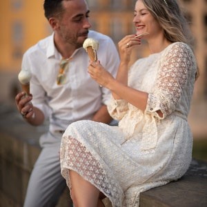 Robe de mariée mi-longue en dentelle ivoire à manches longues / robe de mariée modeste minimaliste couleur ivoire / robe de mariée brodée cérémonie civile image 1