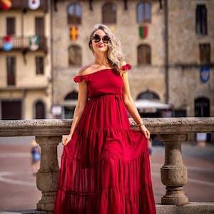 Maxi rotes Cocktailkleid Frau/ Sommer langes Chiffonkleid/ Schulterfreies Boho Kleid mit riesigem Rock/ Hochzeitsgäste Kleid/ Cottagecore