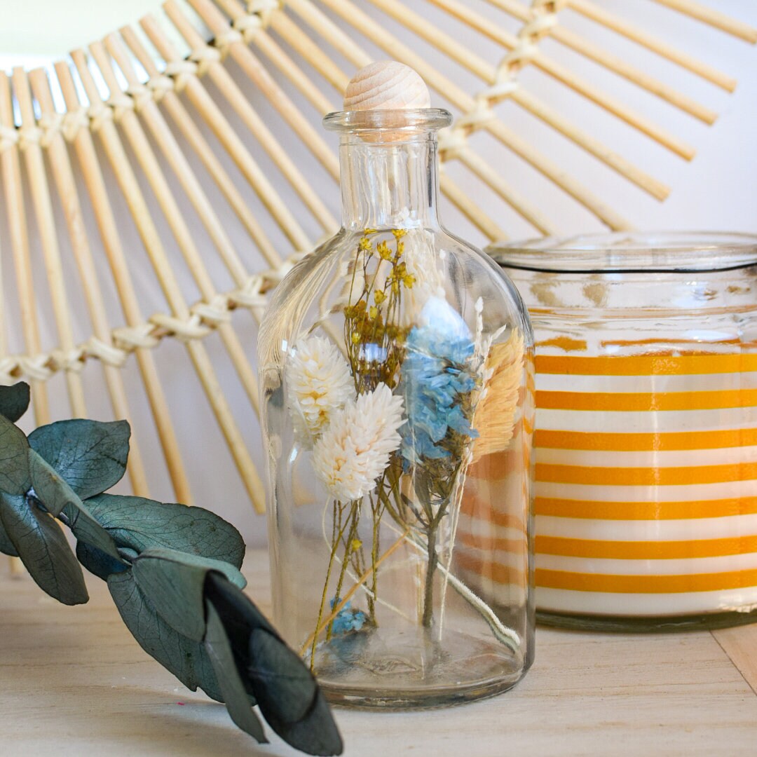 Bouteille en Verre avec Fleurs Séchées Bleue // Décoration de Idée Cadeau Atelier Galie