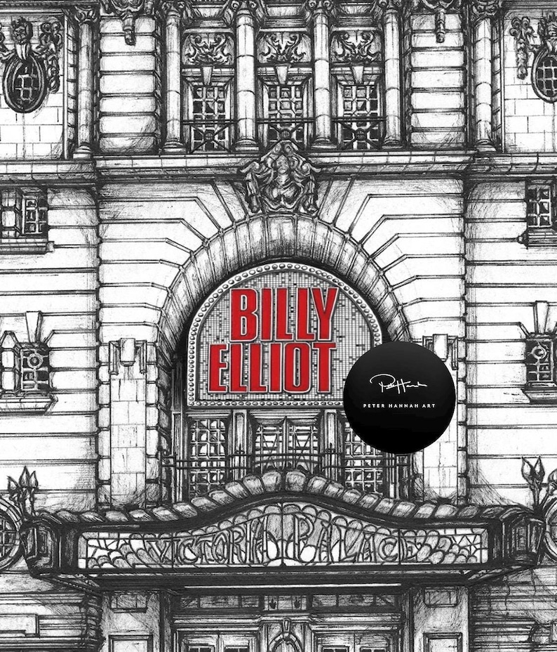 Puede incluir: Una ilustraci&oacute;n en blanco y negro del Victoria Palace Theatre en Londres, Inglaterra. El marquesina dice "Billy Elliot" en letras rojas. La firma del artista, "Peter Hamman Art", es visible en un c&iacute;rculo negro.