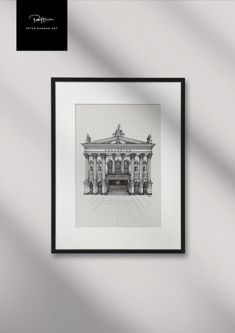 K&ouml;nnte beinhalten: Eine schwarz-wei&szlig;e Tuschezeichnung des Palladium-Theaters, gerahmt in einem d&uuml;nnen schwarzen Rahmen. Die architektonische Illustration zeigt detaillierte S&auml;ulen, Statuen auf dem Dach und das Wort PALLADIUM auf der Geb&auml;udefassade.