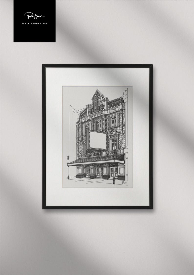 Op de afbeelding: Zwart-wit lijntekening van een gebouwgevel in een zwarte lijst. Het kunstwerk bevat een leeg bord, een luifel en architectonische details. De handtekening en naam van de kunstenaar staan in de linkerbovenhoek.