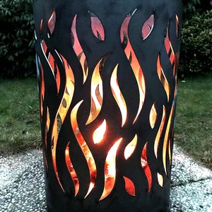 Fuchsbau Feuertonnen Feuertonne mit - Zeit - Motiv - Gefertigt aus 200L  Ölfass - Besondere Feuerstelle für Garten und Terrasse - Hohe Feuerschale  mit Rostoptik - 90 x 60 cm : : Garten