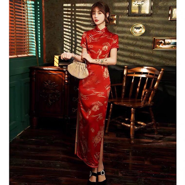 Chinese Woman Red Dress Traditional Cheongsam Stock Photo Download ...
