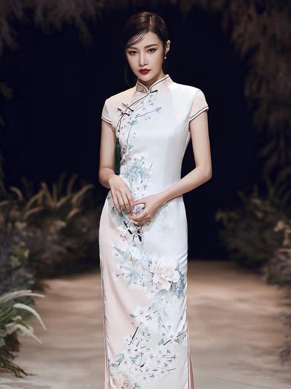Elegant Traditional Chinese Dress 