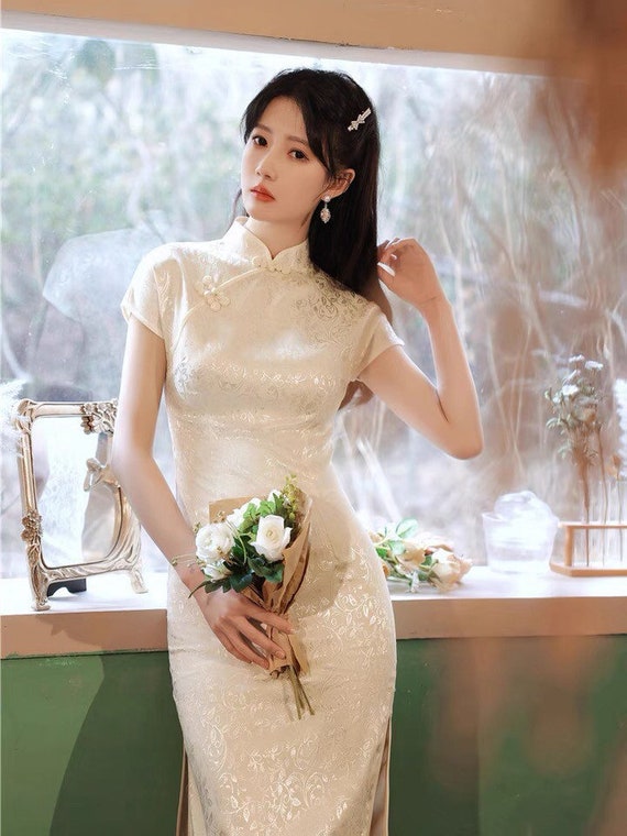 Women qipao Chinese traditional wedding evening dress cheongsam Beige Women qipao Chinese traditional wedding evening dress cheongsam Beige