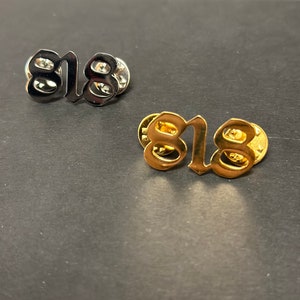 818 Pin / Brooches