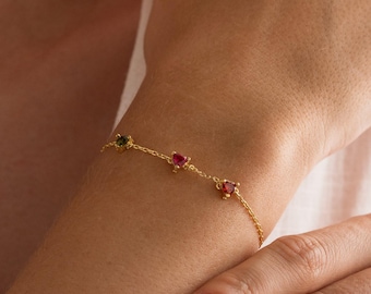 Pulseras con piedras de nacimiento como regalo para la madre de la novia o el novio