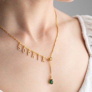 Collar de piedra de nacimiento con nombre, collar de nombre de letra de piedra de nacimiento personalizado, collar de nombre lateral con piedra de nacimiento, regalos para novia