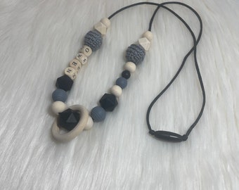 Breastfeeding or carrying necklace to personalize your black and gray