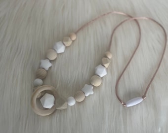 Collier d’allaitement ou de portage ton blanc et étoiles