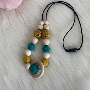 Collar portabebés o de lactancia en color verde esmeralda y amarillo mostaza